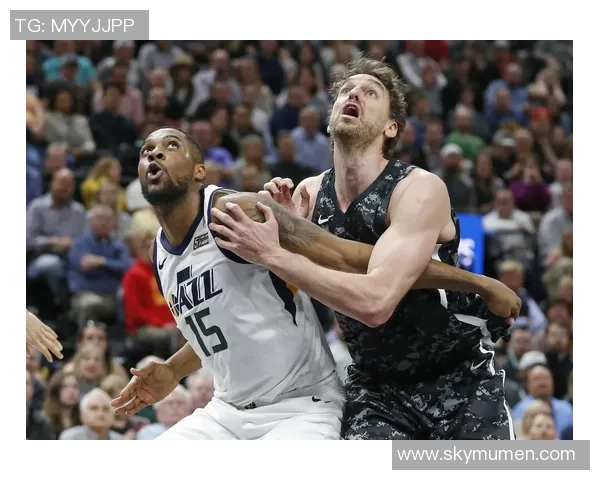 NBA马刺与勇士激战正酣比分紧咬精彩瞬间回顾与分析